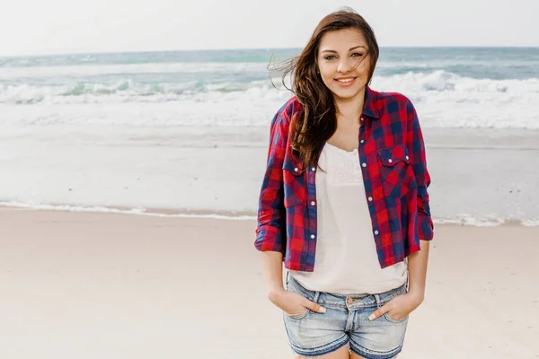 Hermosa Feliz Adolescente Playa Disfrutando Del Verano — Foto de Stock