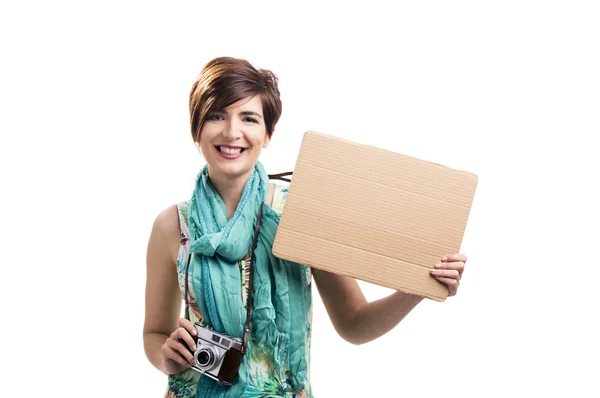 Mulher segurando um papelão — Fotografia de Stock