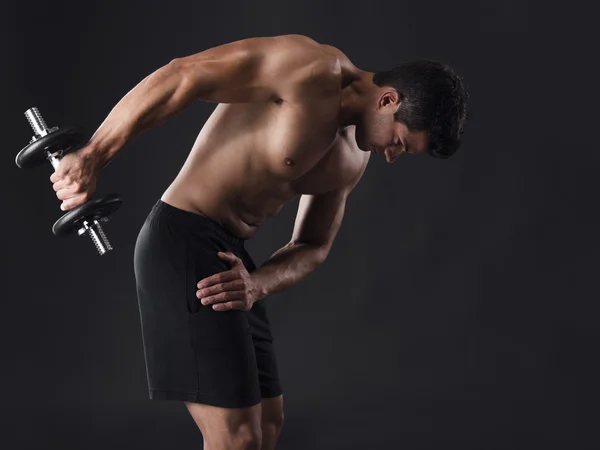 Muscular man lifting weights — Stock Photo, Image