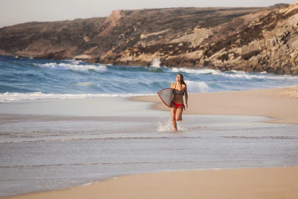 Surfista chica —  Fotos de Stock