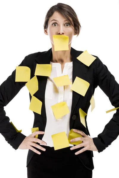 Femme d'affaires avec des notes en papier — Photo