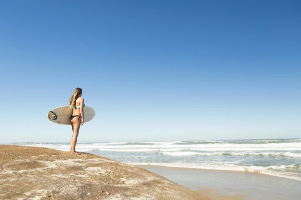 Surfer meisje — Stockfoto