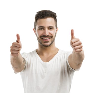 Yukarı başparmak ile gülümseyen adam