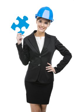 Bir bulmaca parçası ile kadın mühendis