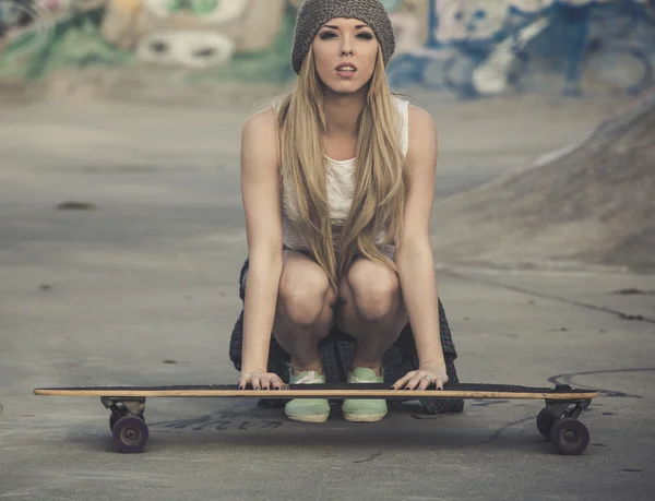 Ragazza skater — Foto Stock