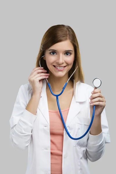 Bella giovane medico femminile — Foto Stock