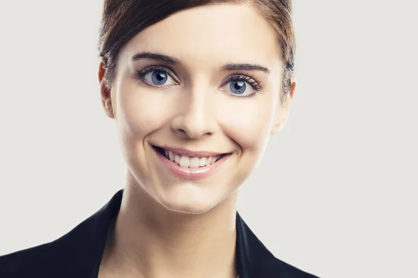 Sorrindo jovem mulher — Fotografia de Stock