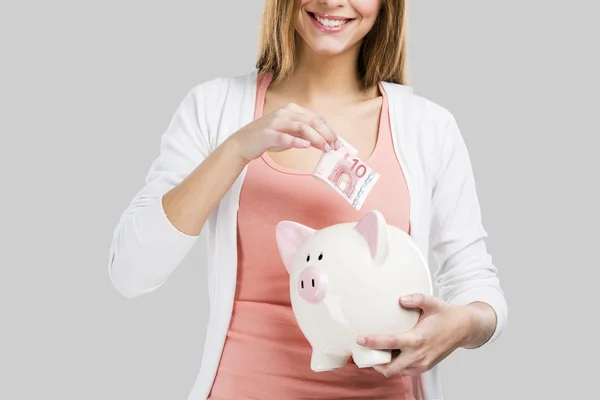 Blonde vrouw met een piggy bank — Stockfoto