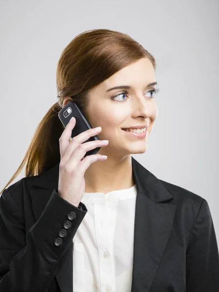 Business kvinna att göra telefonsamtal — Stockfoto