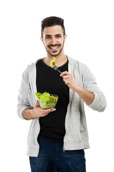 Молодий чоловік їсть салат — стокове фото