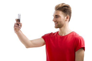 Genç adam bir selfie alarak