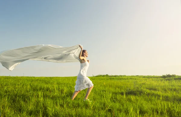 Libertad. Mujer corriendo — Foto de Stock