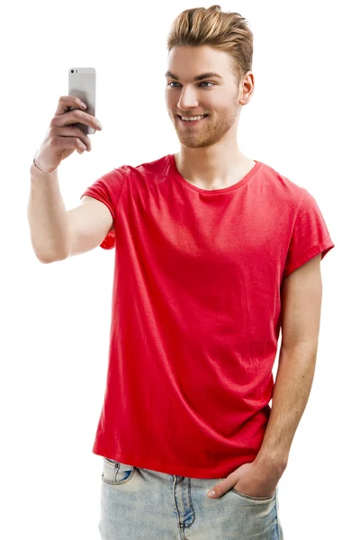 Mladý muž vezme selfie — Stock fotografie