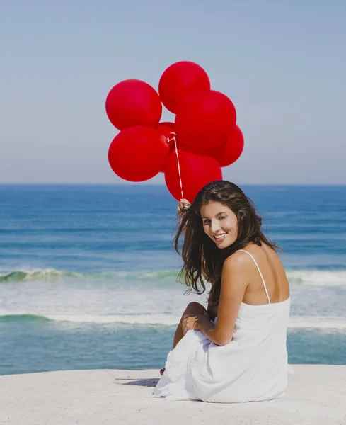 Chica con globos rojos —  Fotos de Stock
