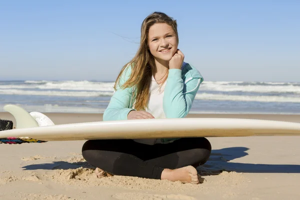 Surfmädchen — Stockfoto