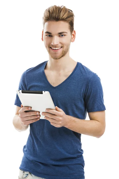 Genç adam bir tablet ile çalışma — Stok fotoğraf
