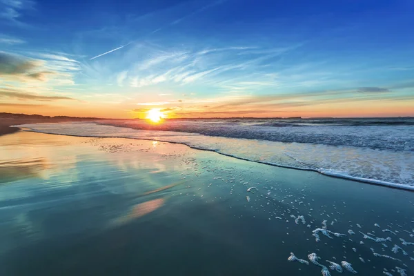 Puesta de sol en la playa — Foto de Stock