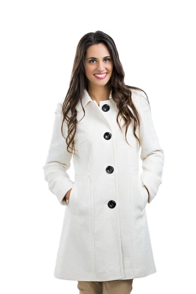 Brünette Frau mit weißem Mantel — Stockfoto