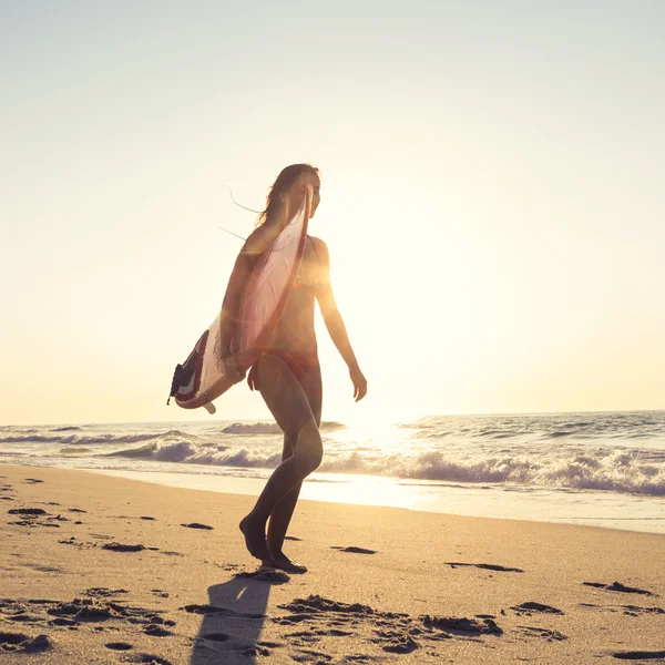 Krásný surfer girl — Stock fotografie