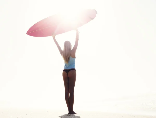 Blode surfista menina — Fotografia de Stock