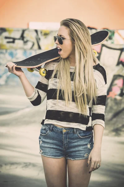 Piękny Skater Girl — Zdjęcie stockowe