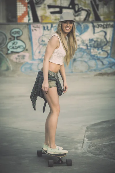 Vackra Skater Girl — Stockfoto