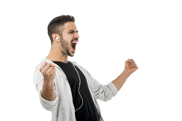 Homem sorrindo e ouvir música — Fotografia de Stock