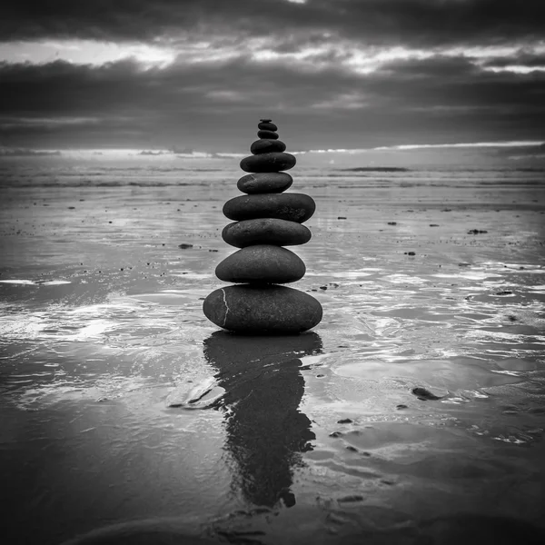 Pietre bilanciate zen — Foto Stock