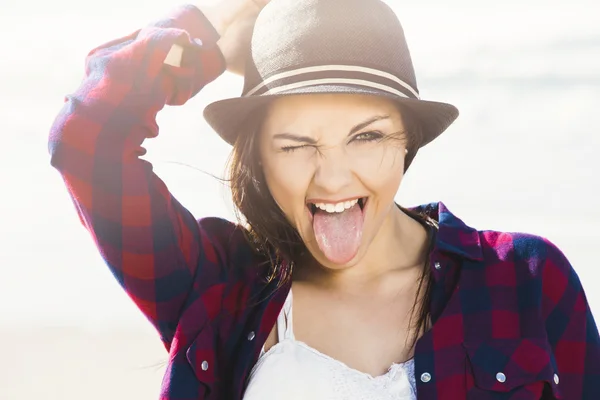 Adolescente feliz en la playa —  Fotos de Stock