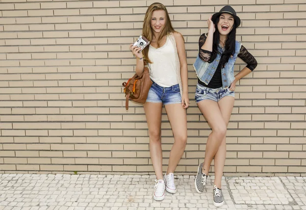 Young girlfriends having fun — Stock Photo, Image