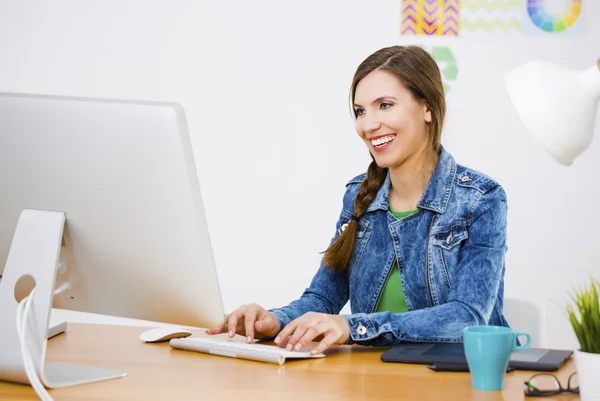 Casual zakenvrouw — Stockfoto