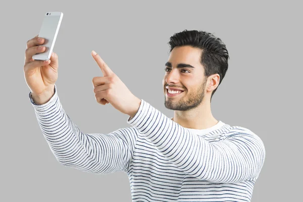 Hombre guapo haciendo una selfie — Foto de Stock