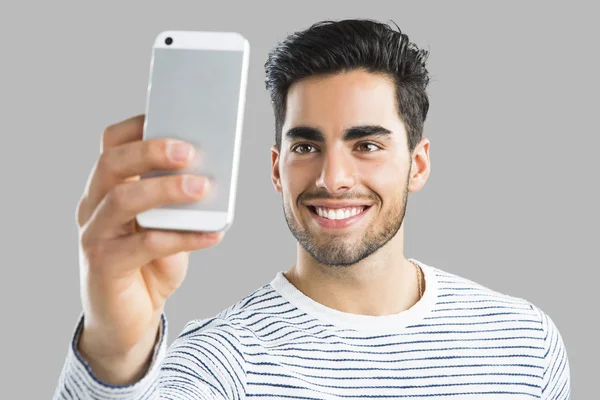 Hombre guapo haciendo una selfie — Foto de Stock