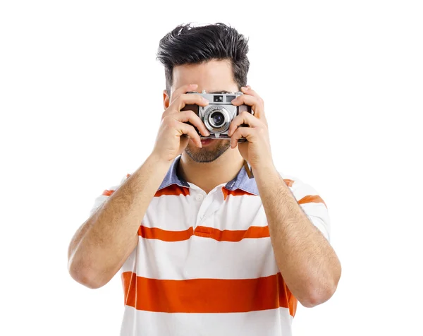 Homem fotografando com uma câmera vintage — Fotografia de Stock
