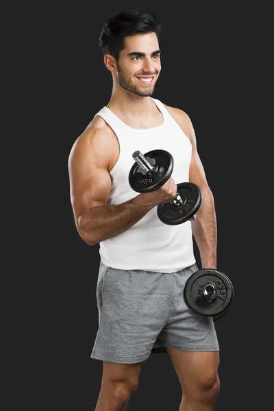Athletischer Mann beim Heben von Gewichten — Stockfoto