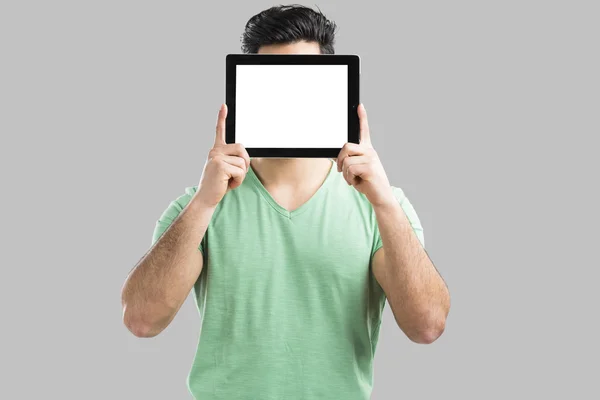 Uomo che lavora con un tablet — Foto Stock