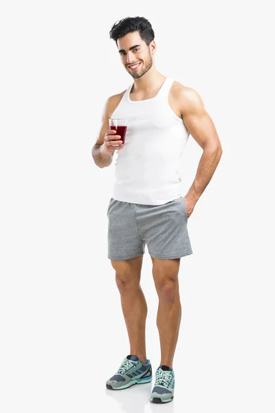 Sportlicher Mann trinkt einen Saft — Stockfoto