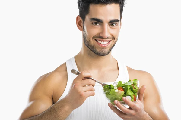 Mann isst einen gesunden Salat — Stockfoto