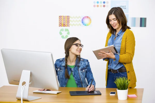 Casual zakelijke vrouwen — Stockfoto