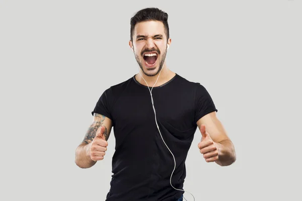 Homem feliz ouvir música — Fotografia de Stock