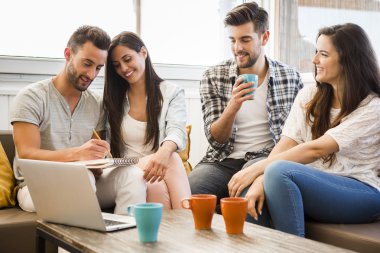 Arkadaş grubu toplantısı