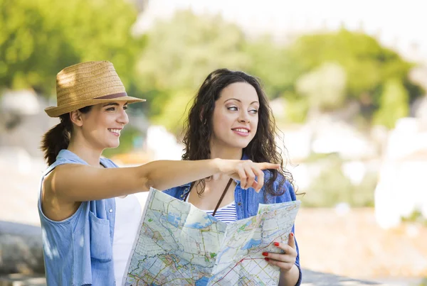 Turistas femeninas —  Fotos de Stock