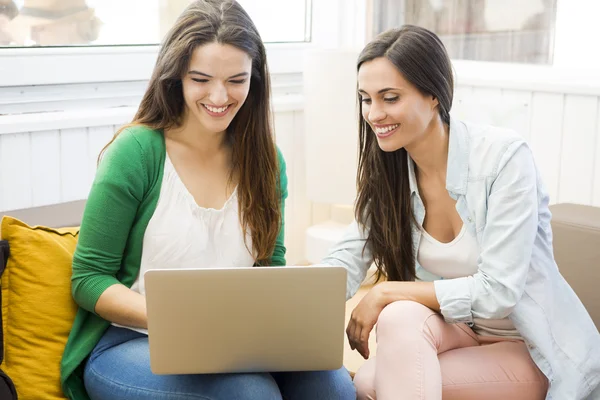 Best friends at the coffee shop — Stock Photo, Image