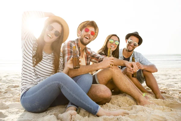 Vrienden die plezier hebben samen — Stockfoto