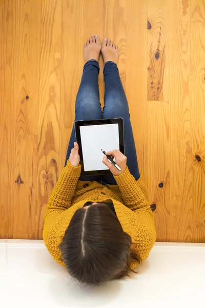 Trabajar con una tableta — Foto de Stock