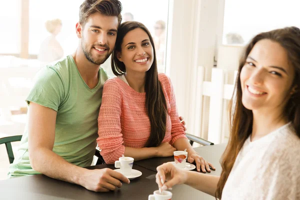 Vänner på det lokala kaféet — Stockfoto