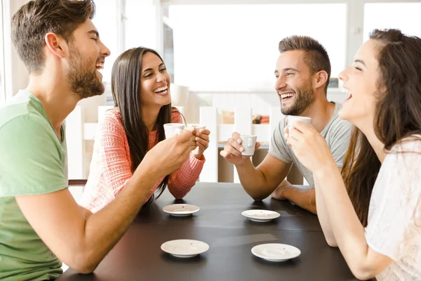 Einen Kaffee mit Freunden — Stockfoto