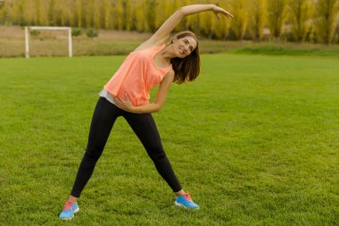 kasları germe kadın