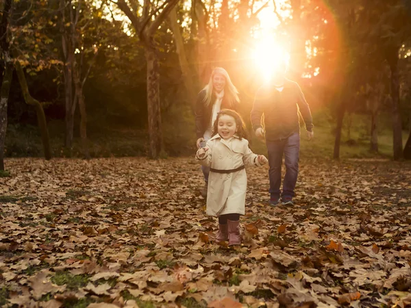 Happy family enjoying the fall season — Stock Photo, Image