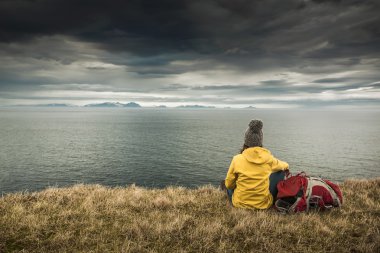 İzlanda'daki kadın backpacker turist